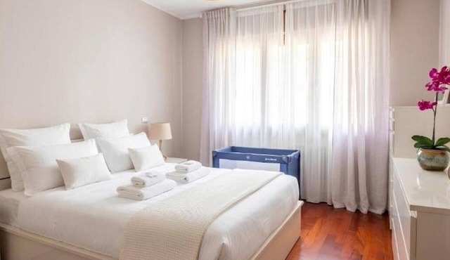 Spacious 2-bedroom, 2-bathroom apartment near the Colosseum in Rome