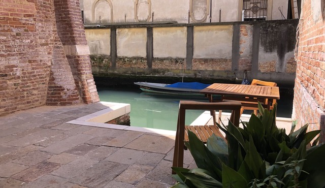 Spacious canal-side apartment in the heart of Venice