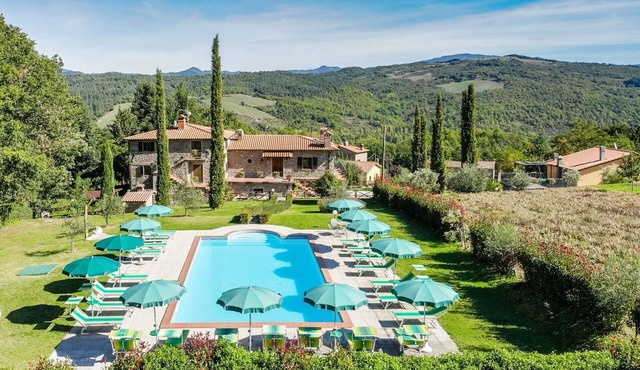 Spacious villa with private pool in Tuscany, in the Valtiberina countryside