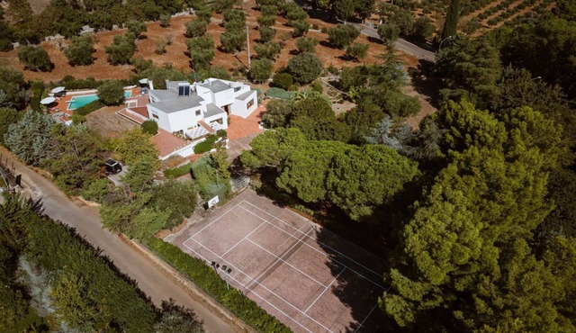 Spacious villa with private pool, tennis court & large garden | Castellana Grotte – Polignano a Mare