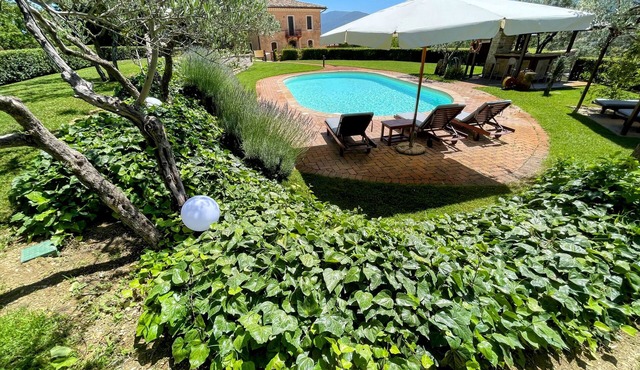 SPOLETO TRANQUILITA + POOL. SLEEPS 20 SPOLETO CENTRE 15 MINS