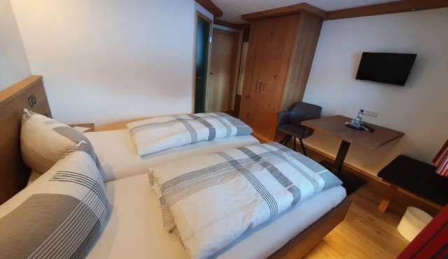 Standard double room - Pension Forelle in Obermaiselstein
