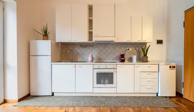 Studio Apartment 'Casa Le Margherite 1' with Balcony, Wi-Fi and Air Conditioning