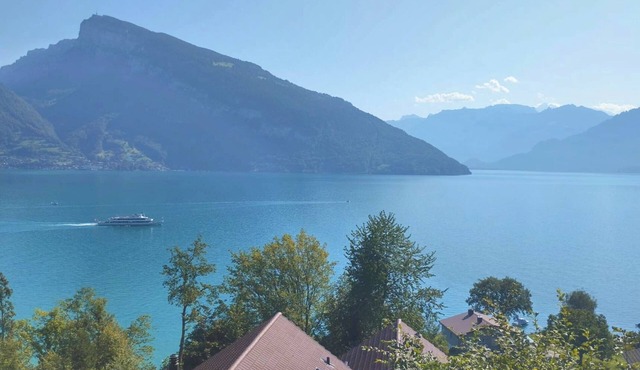 Studio mit Aussicht fast bis nach Interlaken/free WIFI/Parking in Spiez