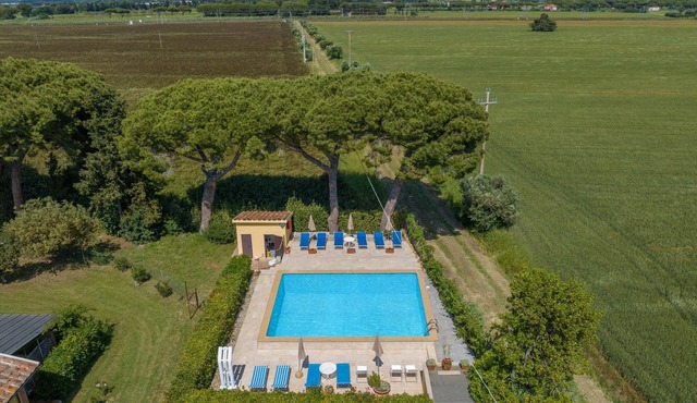 Studio 'Podere Nuti - Monolocale L'Eccezione' with Shared Pool and Air Conditioning in Cecina