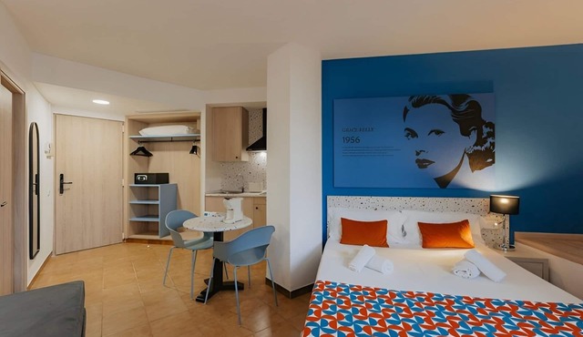 Studio with Castle Views + Rooftop Pool Access - Discover Palma de Mallorca in Palma