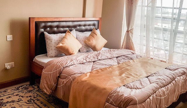 Studio with King Size Bed,Elevator,WIFI&Parking near City, JKIA&Wilson Airport. in Nairobi