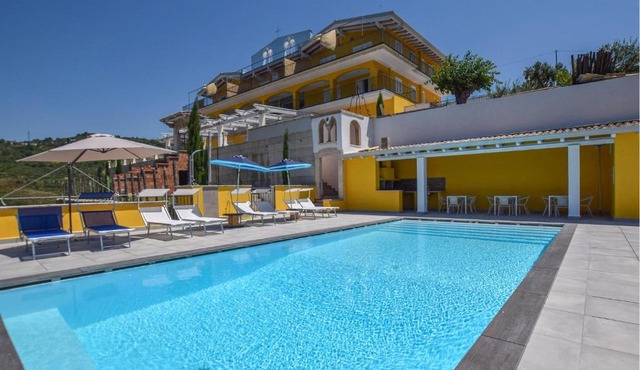 Stunning Apartment In Laureana Cilento