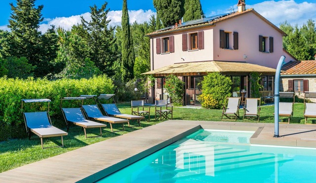 Stunning private villa for 10 people with A/C, WIFI, private pool, TV, patio and panoramic view