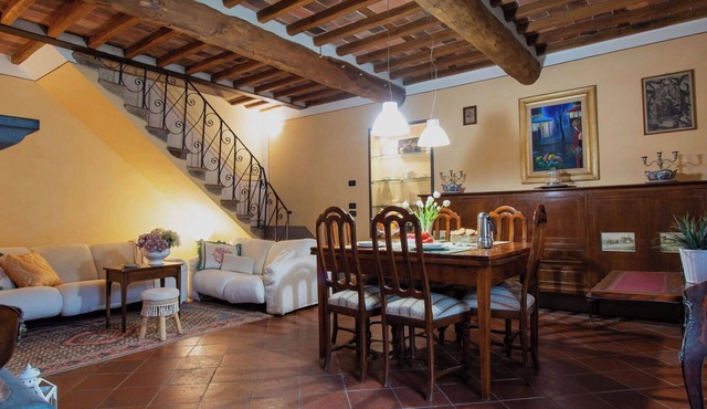 Stunning private villa for 10 guests with WIFI, private pool, TV, balcony and pets allowed