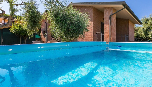 Stunning private villa for 12 people with A/C, WIFI, private pool, TV, patio and pets allowed