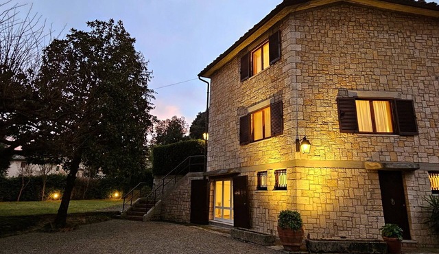 Stunning private villa for 7 people with WIFI, private pool, TV and veranda in Cetona