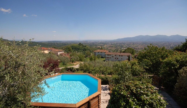 Stunning private villa with WIFI, private pool, veranda and panoramic view, close to Lucca in Ciciana