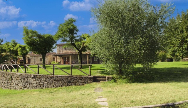 Stunning private villa for 10 people with private pool, WIFI, A/C and TV, close to Arezzo