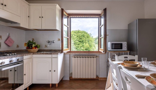 Stunning villa for 4 guests with WIFI, TV and pets allowed, close to Montepulciano