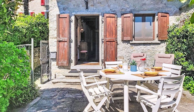 Stunning villa for 4 guests with WIFI, patio and pets allowed in Codogna-cardano