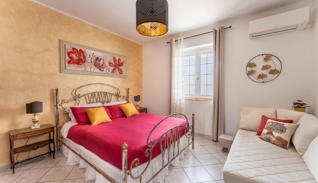 Suite elegante e Romantica con Vasca Idromassaggio e Divano Letto