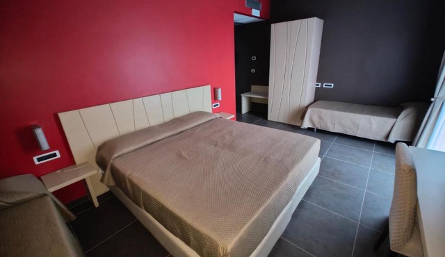 Sunrise Hotel in Casoria