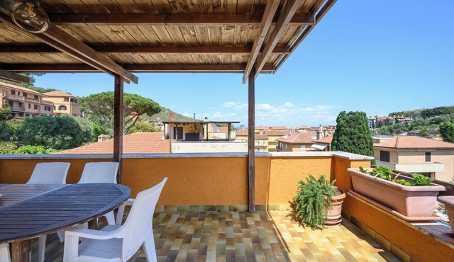 Terrace in the center - Box on request - By LinkHouses