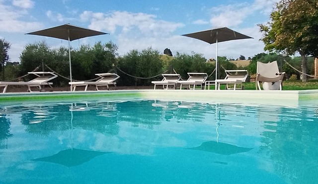 The Nest, Villa Pedossa, attic in villa with pool 7km from the sea, Senigallia