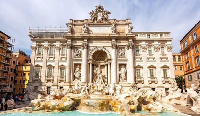 THE ROMAN TOWNHOUSE - JUST STEPS FROM THE LEGENDARY TREVI FOUNTAIN - 300 SQM
