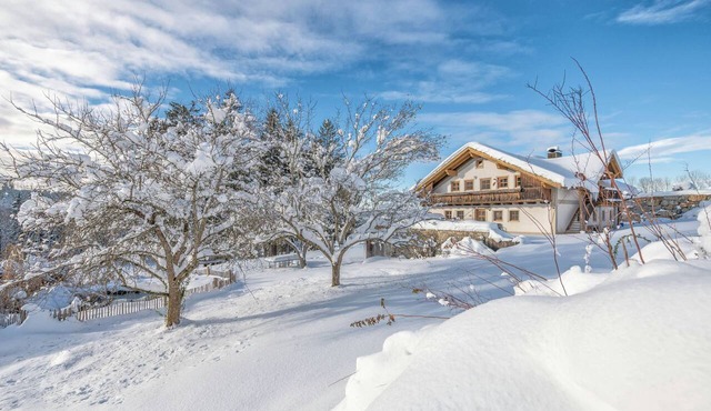 This 65 square meter, air-conditioned vacation apartment on a country estate on the Dreisesselberg in the Bavarian Forest is a perfect retreat. 2 bedrooms, 1 living room, 1 fully equipped kitchen and a bathroom with shower/WC ensure relaxation. The. in Breitenberg