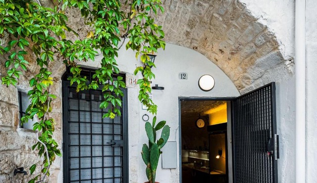 Timeless Holiday Home in Ostuni with Bar and Fireplace