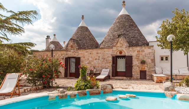 Trulli Anna Luxury villa with swimming pool in Ostuni