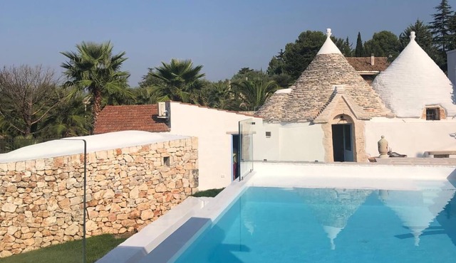 Trulli Life, 1.5 km from Putignano in a hilly area