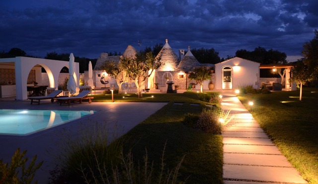 Trulli with swimming pool, 10 km from the sea immersed in the countryside cozy and relaxation