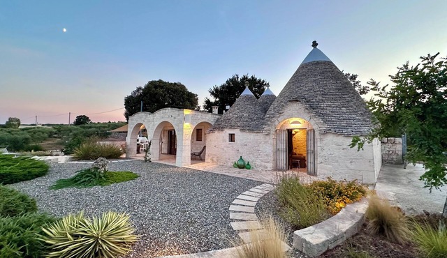 Trullo - 3 bedroom with pool, minutes from UNESCO town of Alberobello, fab view