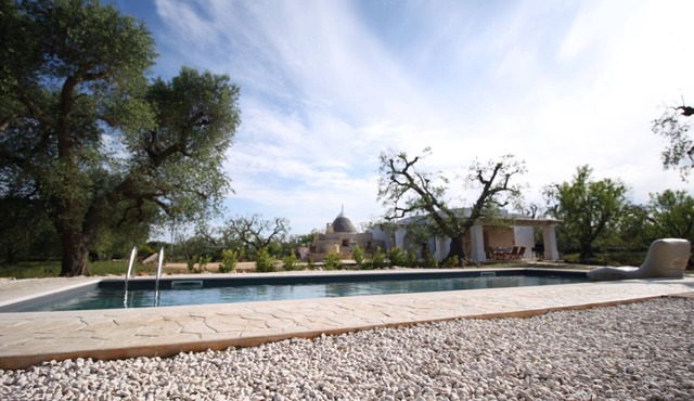 Trullo Sunrise with salt water swimming pool