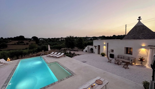 Trullo Uccello - 3 bed with pool, air-con, large pool and stunning sunsets!