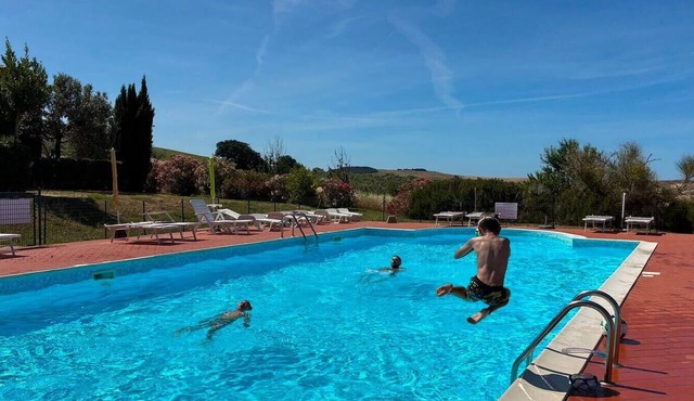 Tuscany Retreat with Pool, Garden & BBQ near the Sea