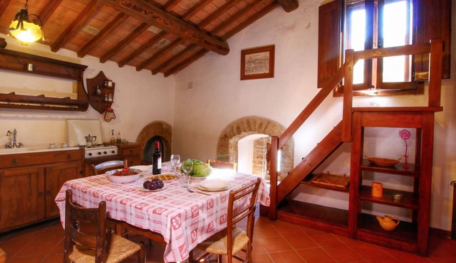 Umbria's Poolside Charm