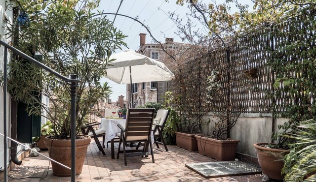 Unique apartment in Venice with 3 terraces facing the roofs of Venice and canals