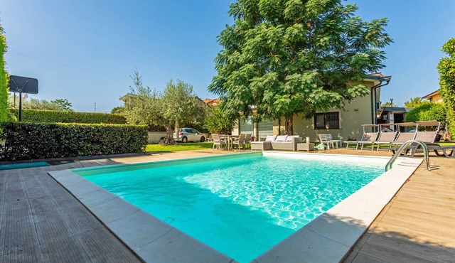 Vanilla Bay Dep Apartment with Private Pool, Private Garden, and Air Conditioning