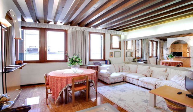 Very central apartment in Venice for 5 - Available on request for long stays