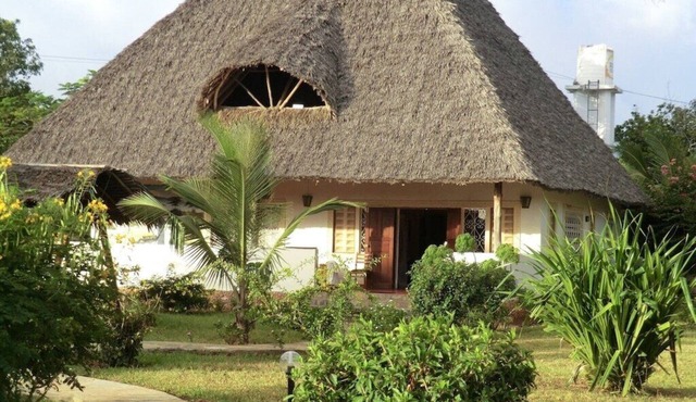 Villa African Dream in Marula Park with chef, 4 min to the beach in Diani Beach