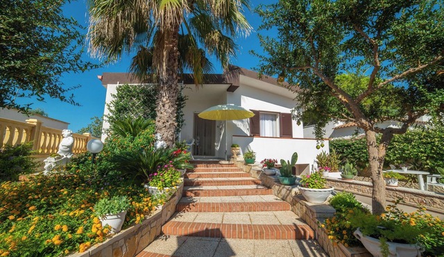 Villa Calò 1 with Garden, 200 meters from Sea, Maruggio, Italy