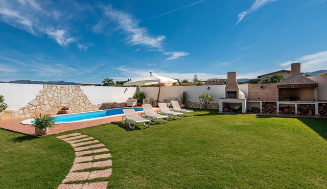 Villa "Gle" with Pool, Garden, and Air Conditioning in Quartu Sant'Elena