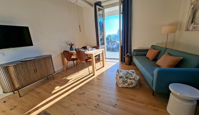 Villa Grappoli with balcony and lake view in Lesa