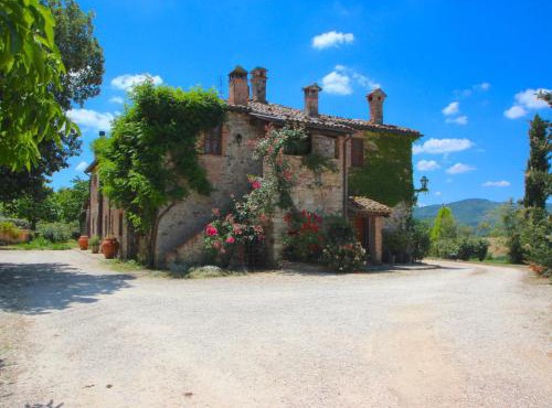 Villa in San Venanzo with Pool and Sauna