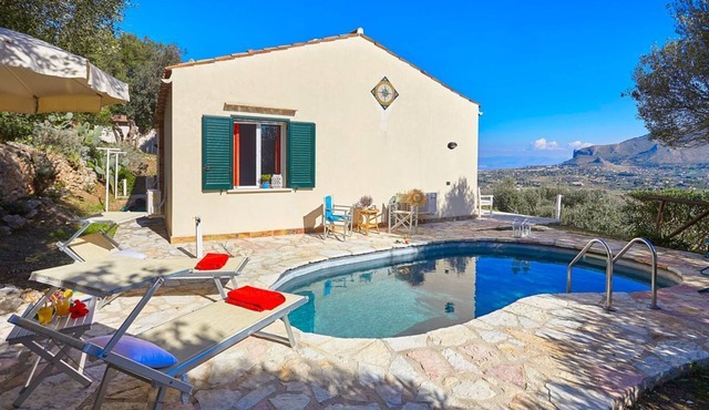 Villa Rosalina - Three Bedroom Villa, Sleeps 6