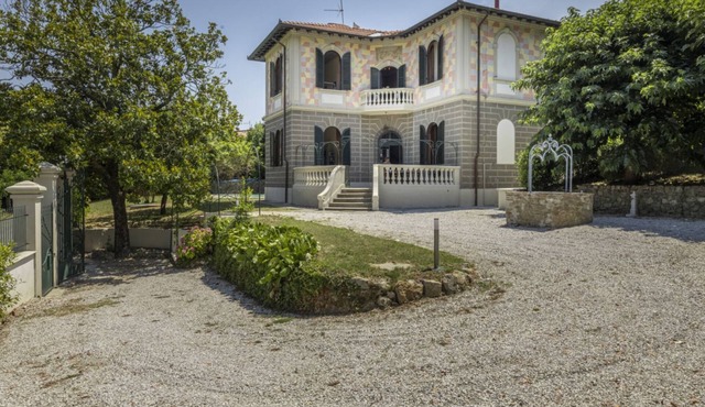 Villa Liberty: Historic Villa with Private Pool & Period Frescoes