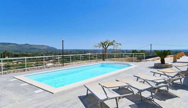Villa Luce, close to town