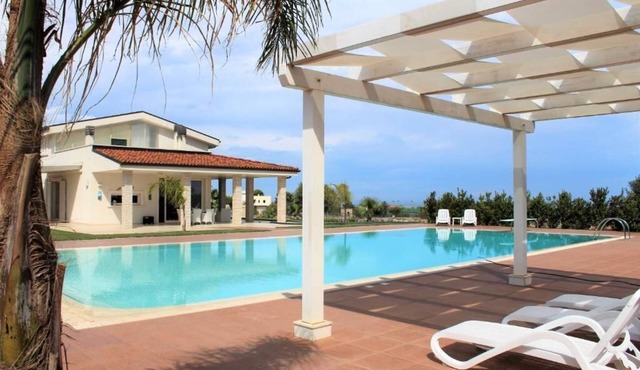 Villa Maria - Apartment in villa with swimming pool