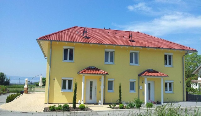 Villa 'Romantik Bodenseeblick' with Lake View, Shared Terrace and Wi-Fi in Stetten