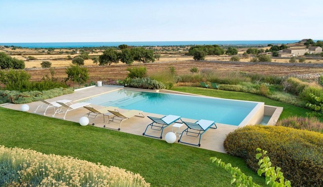 Villa Suprema - Four Bedroom Villa, Sleeps 8