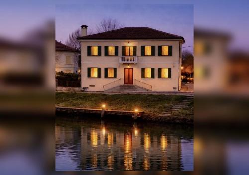 Villa Veneta facing the Brenta river, 30 minutes from Venice